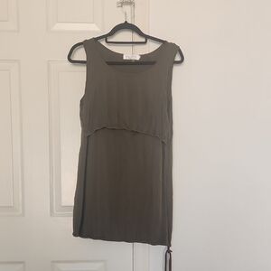 Latched Mama Olvie Green Long Top Size Large